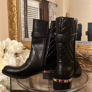 **NEW**Vince Camuto quilted leather boots size 7